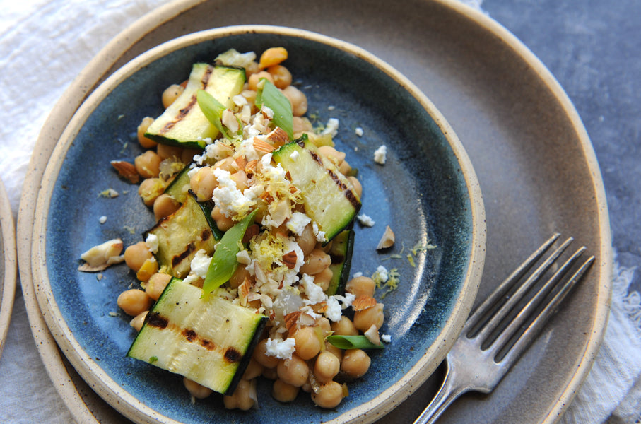 Salade d'oignons verts et de courgettes grillées