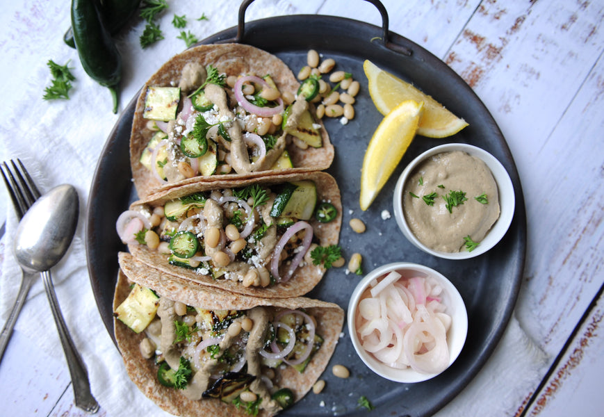 Tacos aux courgettes et haricots grillés + sauce aux aubergines fumées